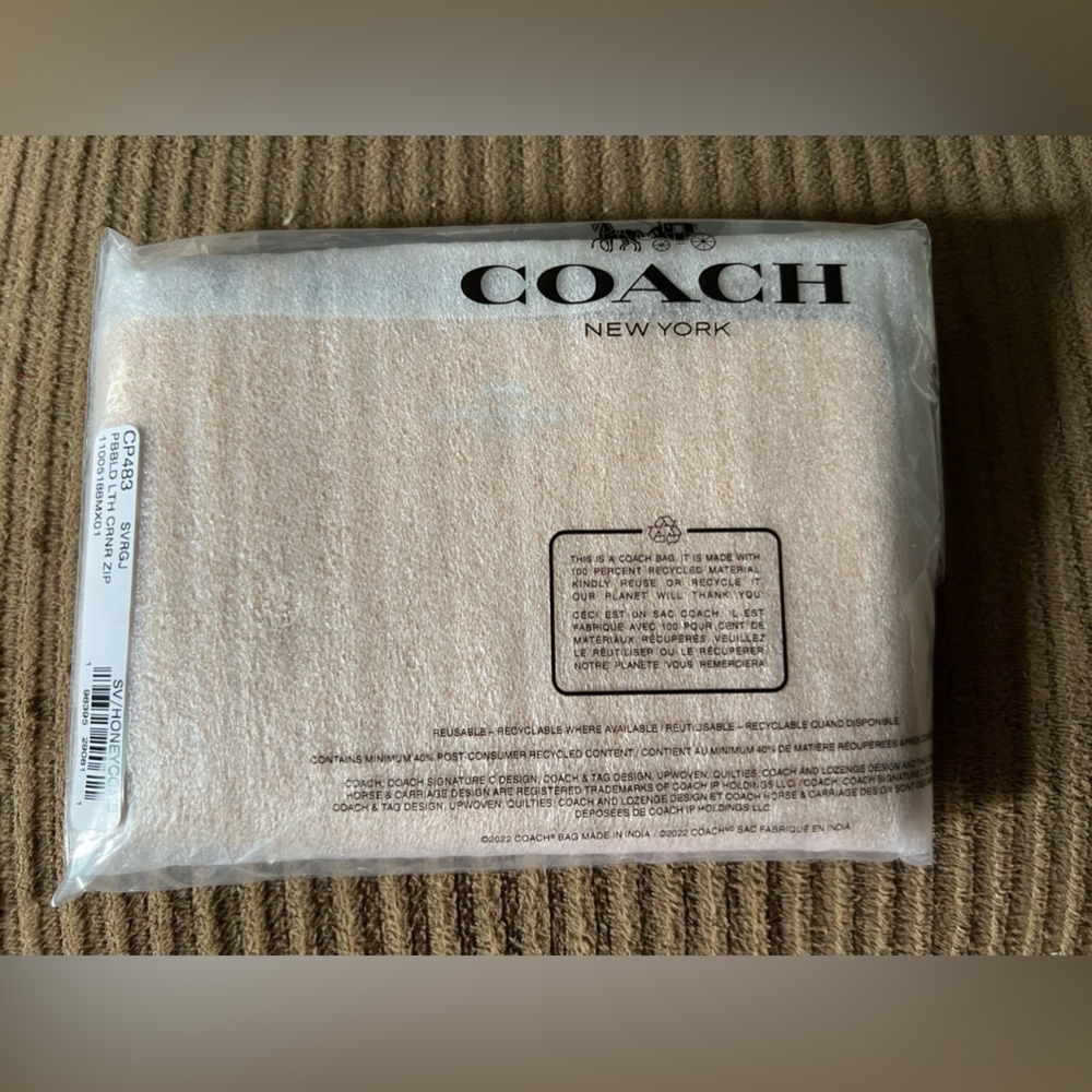 Coach Corner Zip Wristlet nwt - Picture 3 of 4
